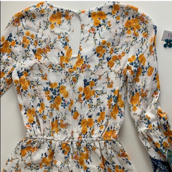 😍 Chloe & Kate Romper 😍 - Picture 6 of 7